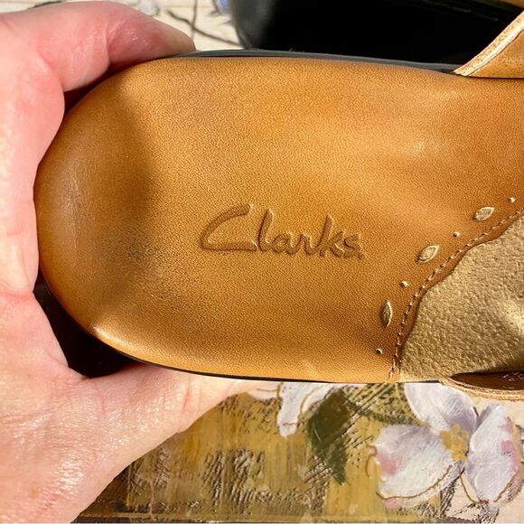 Clarks Brown Leather Sandals Slip on Open Toe Womens Size 7 Adjustable Straps - Picture 8 of 11